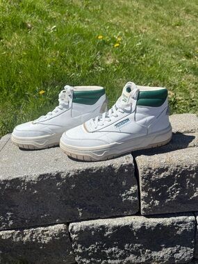 Reebok Womens 7.5 White Green High Top Sneakers Retro Court Casual Shoes